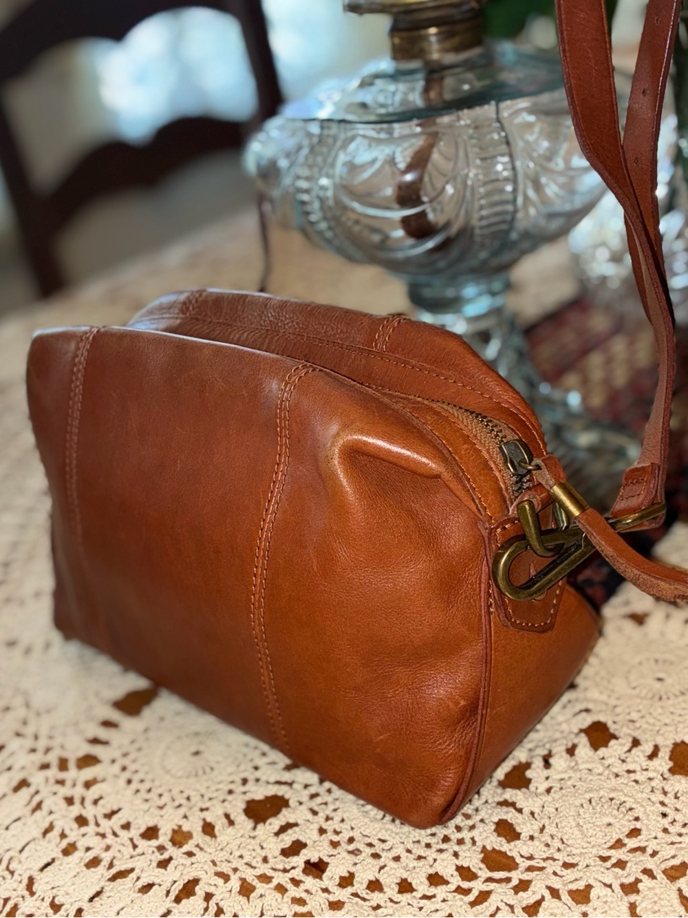 Madewell Glasgow Cognac Leather Crossbody Doctor's Bag - Picture 2 of 16